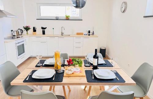 Lechhausen Apartment | Modern-Neu-Nespresso-Balkon-Parkplatz