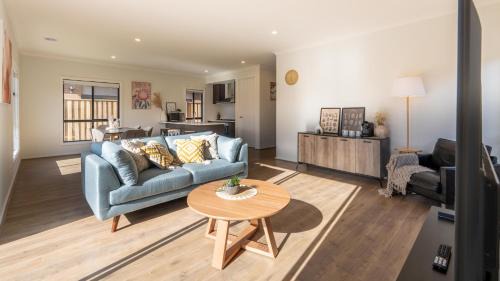 Clyde Villa | Modern new Homly House at Clyde