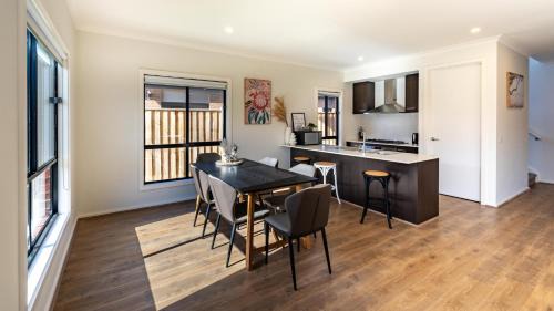 Clyde Villa | Modern new Homly House at Clyde