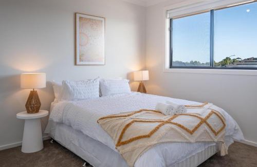 Clyde Villa | Modern new Homly House at Clyde