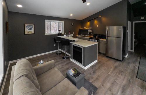Nimitz Apartment | Modern Nimitz Cabin on 19 Acres with Fireplace and WiFi
