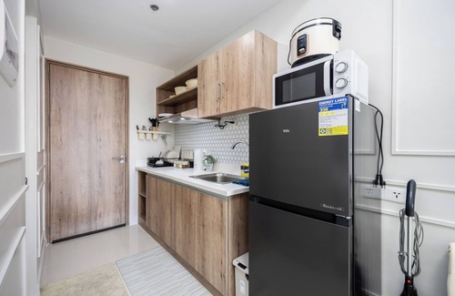 Lapu-Lapu Condo | Modern Nordic Studio with Balcony and Pool in Primeworld District Near Airport