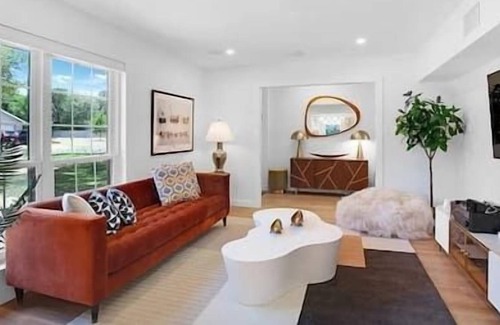 Indian Oaks House | Modern Oasis-Complete Redesign 4bd-Near The Domain