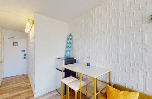 East Daytona Condo | Modern oceanview condo with a kitchenette, balcony and beach access