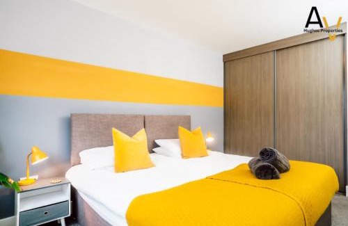 Central Milton Keynes Apartment | Modern One-Bedroom Apartment - Central Location, Free Wi-Fi, 4 Mins from Station By AV Hughes Properties