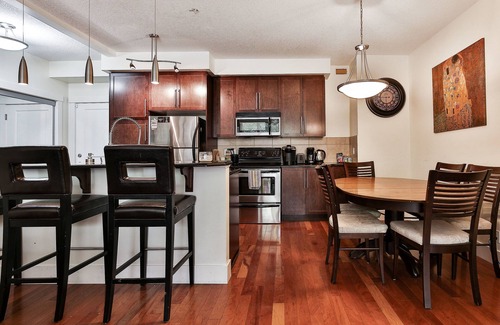Bridgeland Condo | Modern open concept, close to DT and Free UG Parking. Discounted Monthly Rate.
