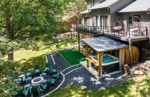 Massanutten House | Modern Peaks Hot Tub Sauna GameTheatre Room