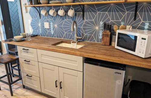 Medford Cottage | Modern, pet-friendly, private - with free EV charger level 2