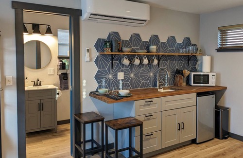 Medford Cottage | Modern, pet-friendly, private - with free EV charger level 2