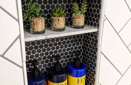 Medford Cottage | Modern, pet-friendly, private - with free EV charger level 2