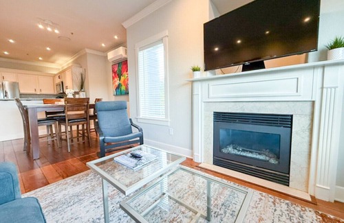Lair Hill Condo | Modern Portland Condo | Near Zupan’s, OHSU, River Trails, Dining & Skyline Views