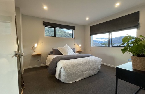 Lower Shotover Apartment | Modern, Private 2 bedroom Apartment with stunning views