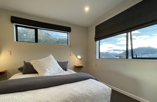 Lower Shotover Apartment | Modern, Private 2 bedroom Apartment with stunning views
