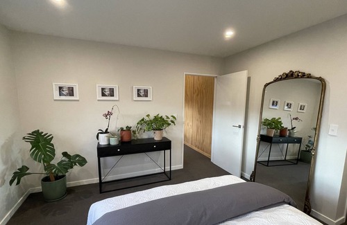 Lower Shotover Apartment | Modern, Private 2 bedroom Apartment with stunning views