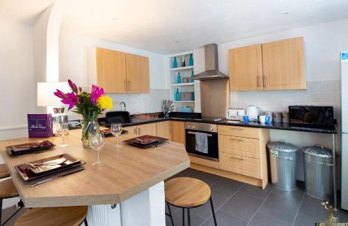 Exeter House | Modern Quirky Exeter City Cottage 2 min walk - shops