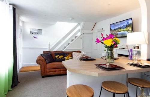 Exeter House | Modern Quirky Exeter City Cottage 2 min walk - shops