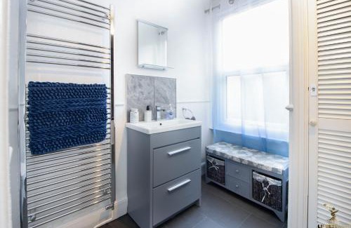 Exeter House | Modern Quirky Exeter City Cottage 2 min walk - shops