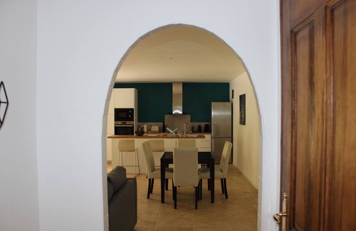 Mollans-sur-Ouveze Cottage | Modern, refurbished gîte with air conditioning, garden and jacuzzi.