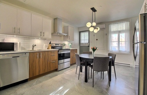 Sainte-Foy-Sillery-Cap-Rouge Apartment | Modern renovated apartment with parking