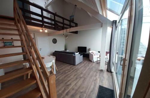 Mariakerke Apartment | Modern renovated duplex with unique and calming view T33