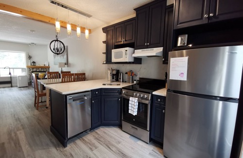 Harvie Heights House | ❤ Modern Rustic 2BR 2BTH Mountain Chalet close to Banff
