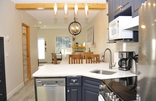Harvie Heights House | ❤ Modern Rustic 2BR 2BTH Mountain Chalet close to Banff