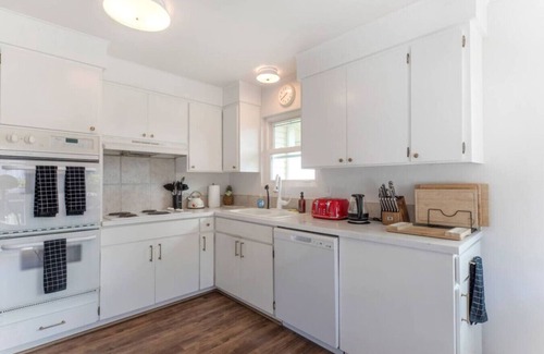 Oak Harbor Apartment | Modern Rustic 2B2B with Ocean&Mountain Views &BBQ