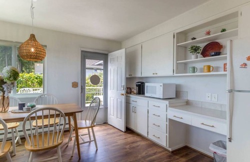 Oak Harbor Apartment | Modern Rustic 2B2B with Ocean&Mountain Views &BBQ