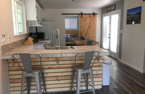 Wofford Heights Cabin | MODERN RUSTIC CABIN HIDEAWAY