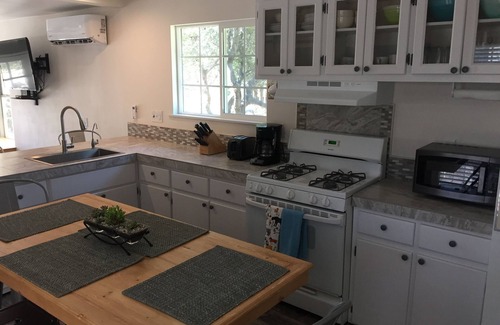 Wofford Heights Cabin | MODERN RUSTIC CABIN HIDEAWAY