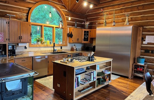 Millville Ski Chalet | Modern/Rustic Log Chalet loaded with amenties