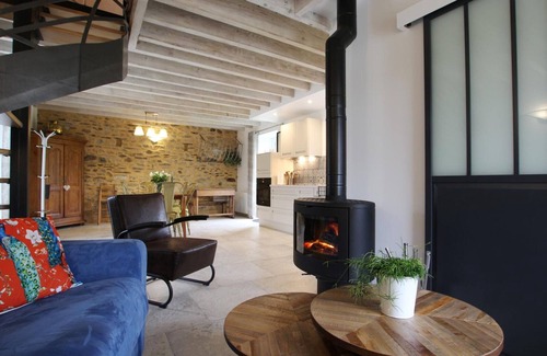 Le Vast Cottage | Modern sanctuary with garden and full amenities