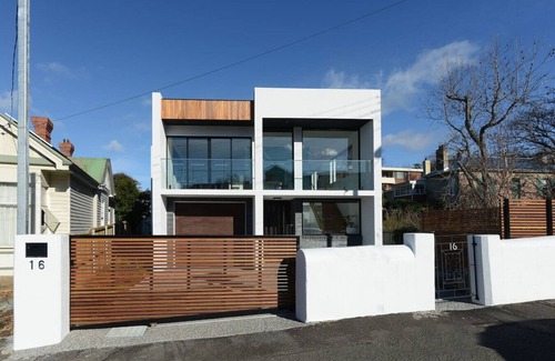 Hobart Central Business District Apartment | Modern Sandy Bay Apt - Close to Salamanca & CBD