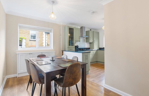 Epsom Apartment | Modern Serenity in Langley Vale