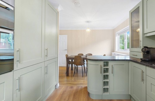 Epsom Apartment | Modern Serenity in Langley Vale