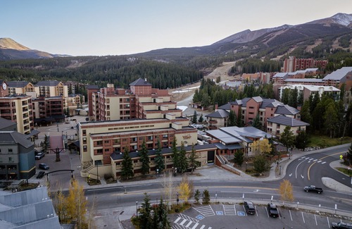 Peak 9 Condo | Modern Ski In/Ski Out Condo in Downtown Breckenridge