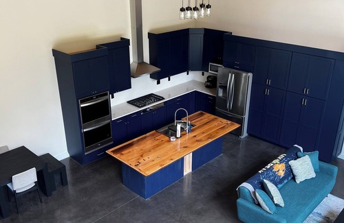 Jay House | Modern ski retreat less than 5 minutes for jay peak - Pet Friendly