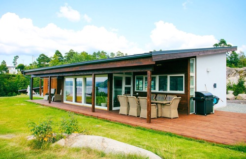 Frogn Cottage | Modern Sleeps 14 w/Panoramic Fjord-View, PetsOK