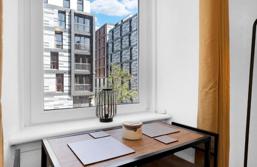 West End Apartment | Modern & Spacious 1 Bedroom Apartment - Close to City Centre - Sleeps Up to 3 Guests