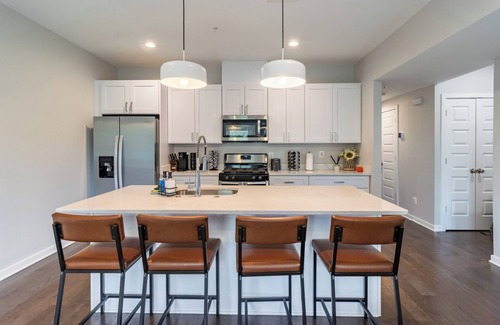 Southeast House | Modern & Spacious ~ 3bd 3ba RoofDeck