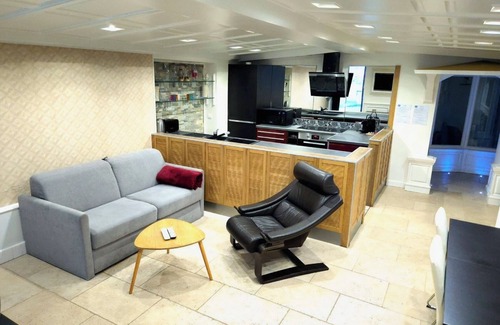 Saint-Nicolas Apartment | Modern & Spacious Apartment Hypercentre CAEN