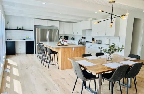 Sylvan Lake Cottage | Modern Spacious Cottage at the Lake - Sleeps 12/4br/4ba