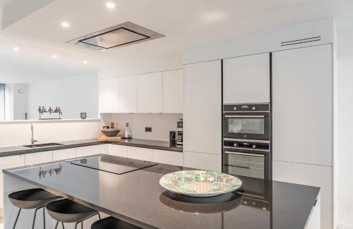 Kortrijk Villa | Modern & Spacious House
