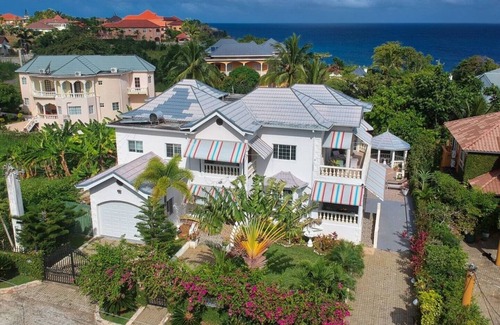 Tower Isle Villa | MODERN SPACIOUS 7 BDRM HOME Estate