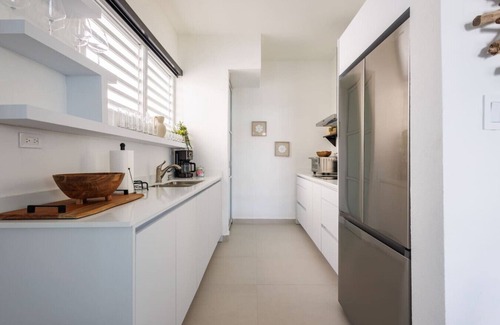 Eleanor Roosevelt House | Modern & Spacious Retreat in Hato Rey | Sleeps 16+