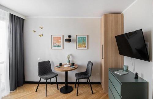 Mokotow Apartment | Modern Studio Bruna by VAYA STAYS