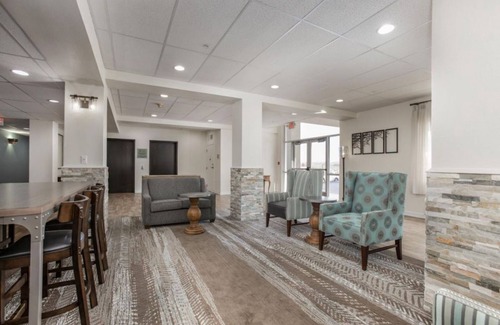 Branson Theater District Apartment | Modern Studio King at Branson w Pool