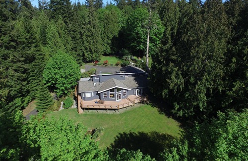 Poulsbo Apartment | Modern studio with hot tub and patio access