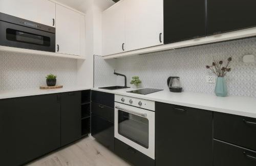 Lodz Apartment | Modern Studios Wróblewskiego with Balcony and Free Parking by Noclegi Renters