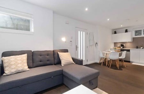 East Side House | Modern & Stylish Gem in East Van